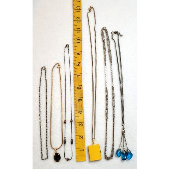 6 Pc Lot Vintage Necklaces Decorative Chains Pendants Silvertone Goldtone - Picture 3 of 5